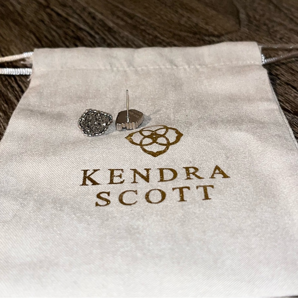 Kendra Scott Tessa Silver Stud Earrings in Platinum Drusy